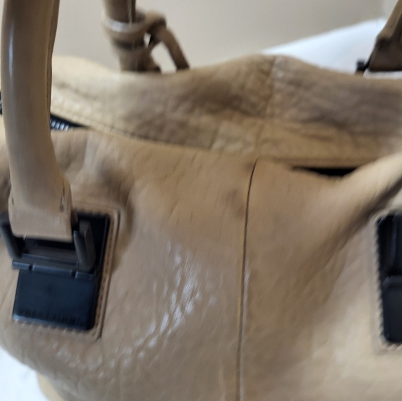 Vince Camuto Beige/ Black Leather Crossbody Bag - Picture 6 of 9
